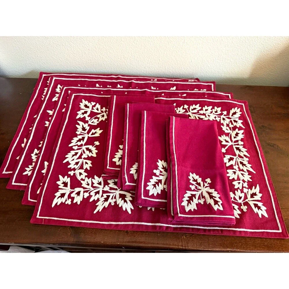 Williams-Sonoma Embroidered Floral Red/White Placemats & Napkins Sets of 4 EUC